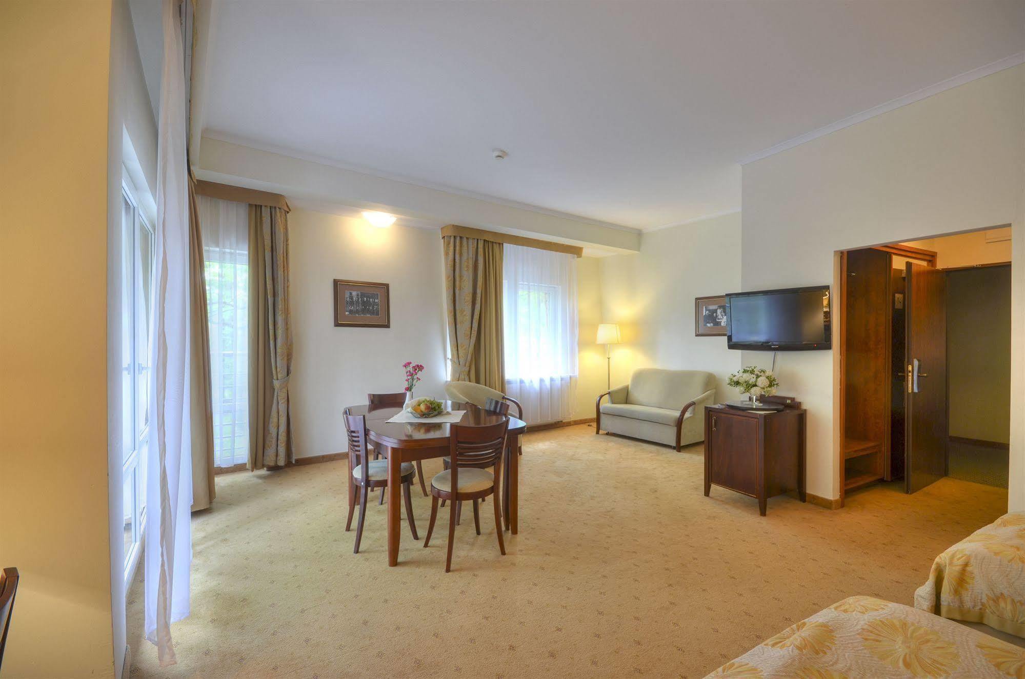 Hotel Moscicki Spała Kültér fotó